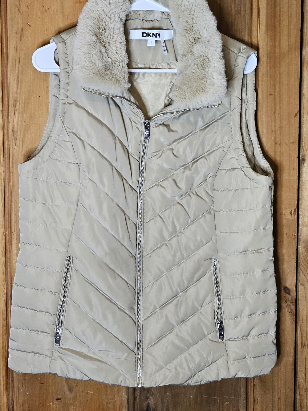 DKNY Cream Quilted Faux-Fur Collar Puffer Vest - Size S